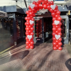  Ballonvertier Decoratie en Partyverhuur Ballonnenbogen, slingers rode lopers en meer